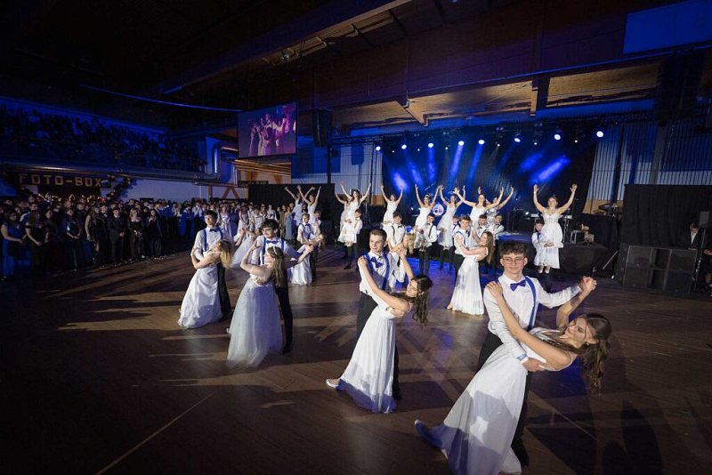 Eröffnungstanz beim Maturaball der HTL Weiz in der Stadthalle Weiz