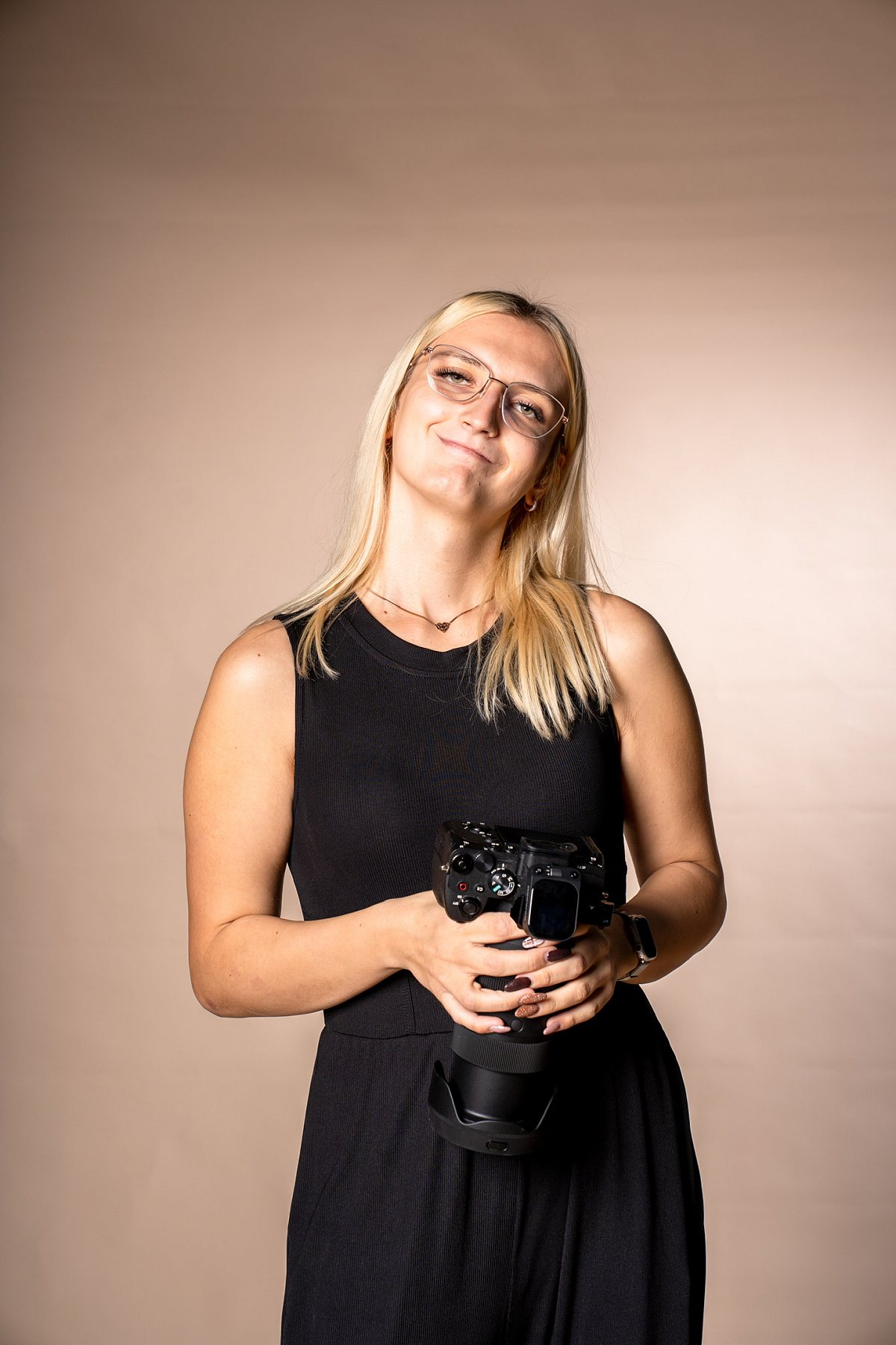 Jolene Lederer mit Kamera in der Hand